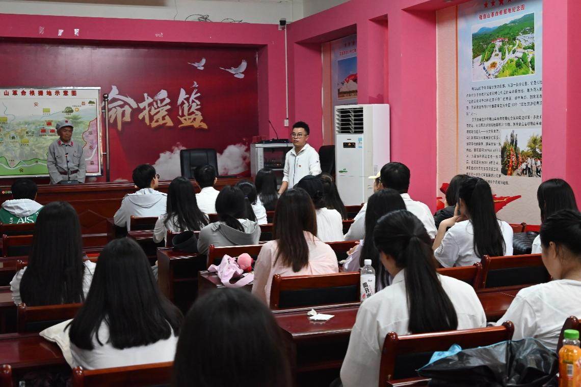 缅怀革命先烈,传承红色精神——海南师范大学地理与环境科学学院党支部清明研学活动
