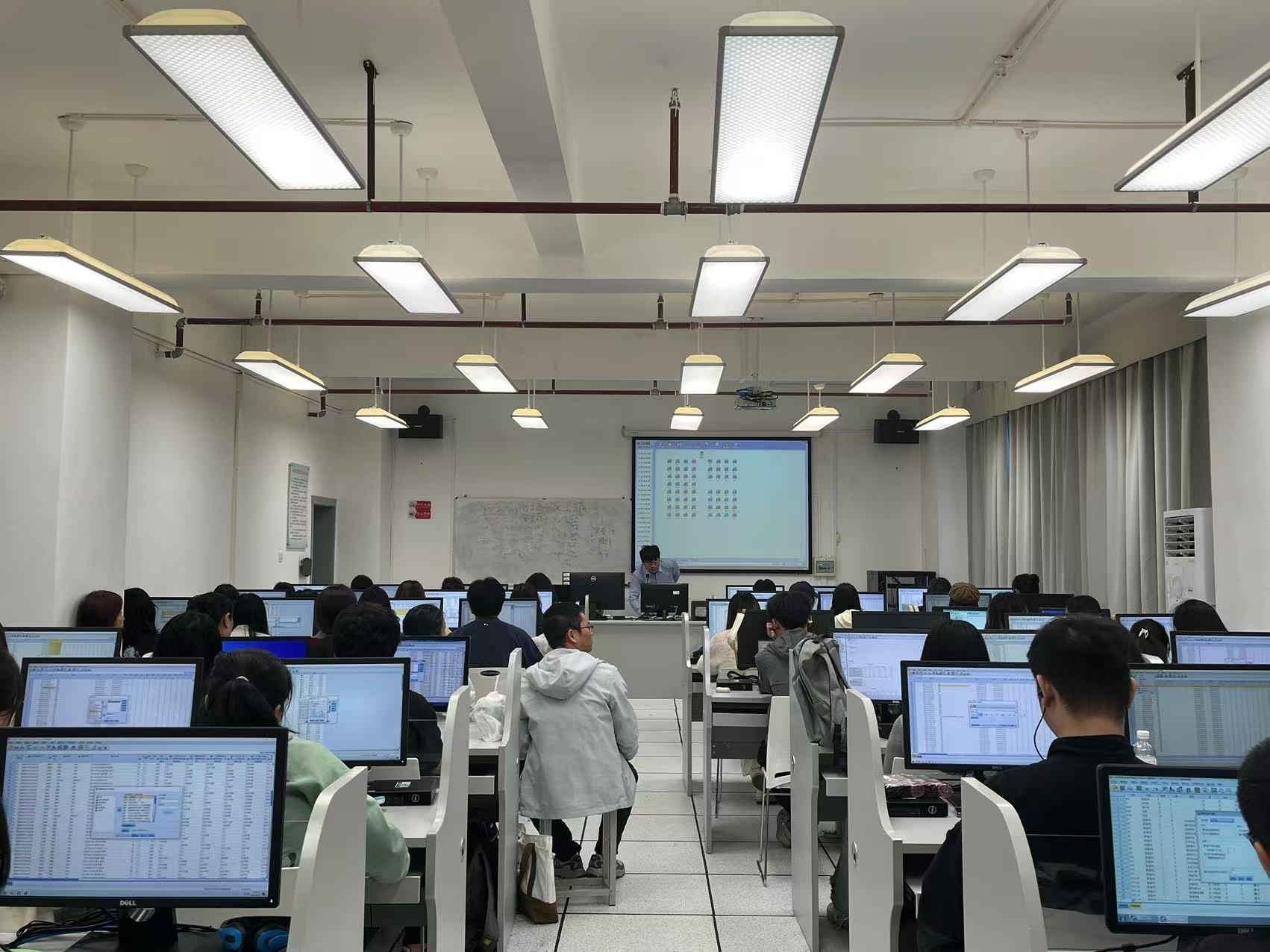 校督导莅临心理学院交流指导