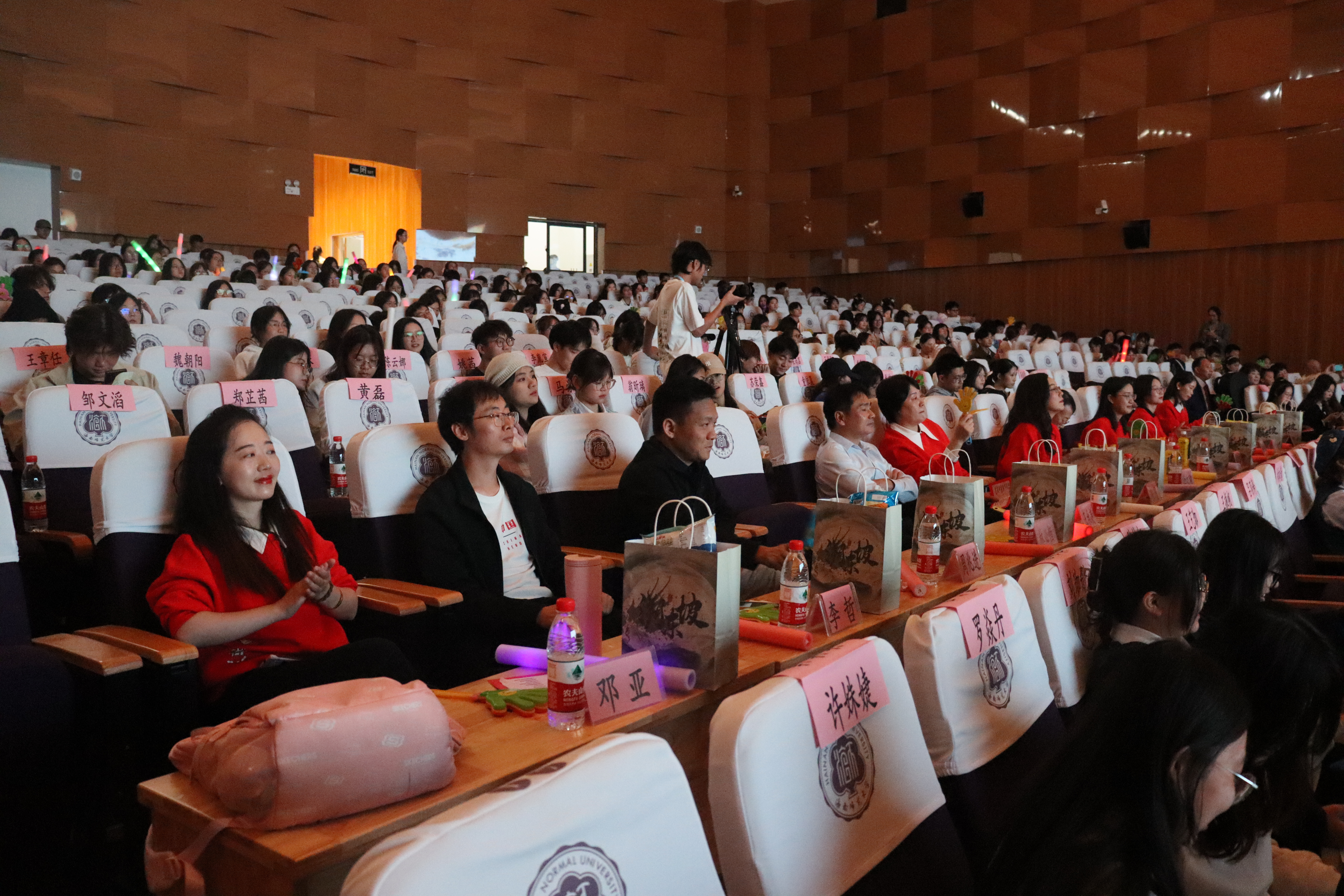 法学院“宿说青春，新梦起航”第八届宿舍文化节暨迎新文艺汇演圆满落幕