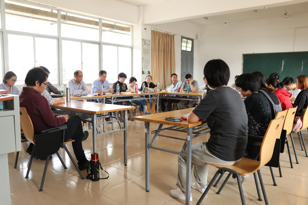 我院教工党支部组织党员教工观看《榜样4》、《我们走在大路上》专题片并开展座谈交流