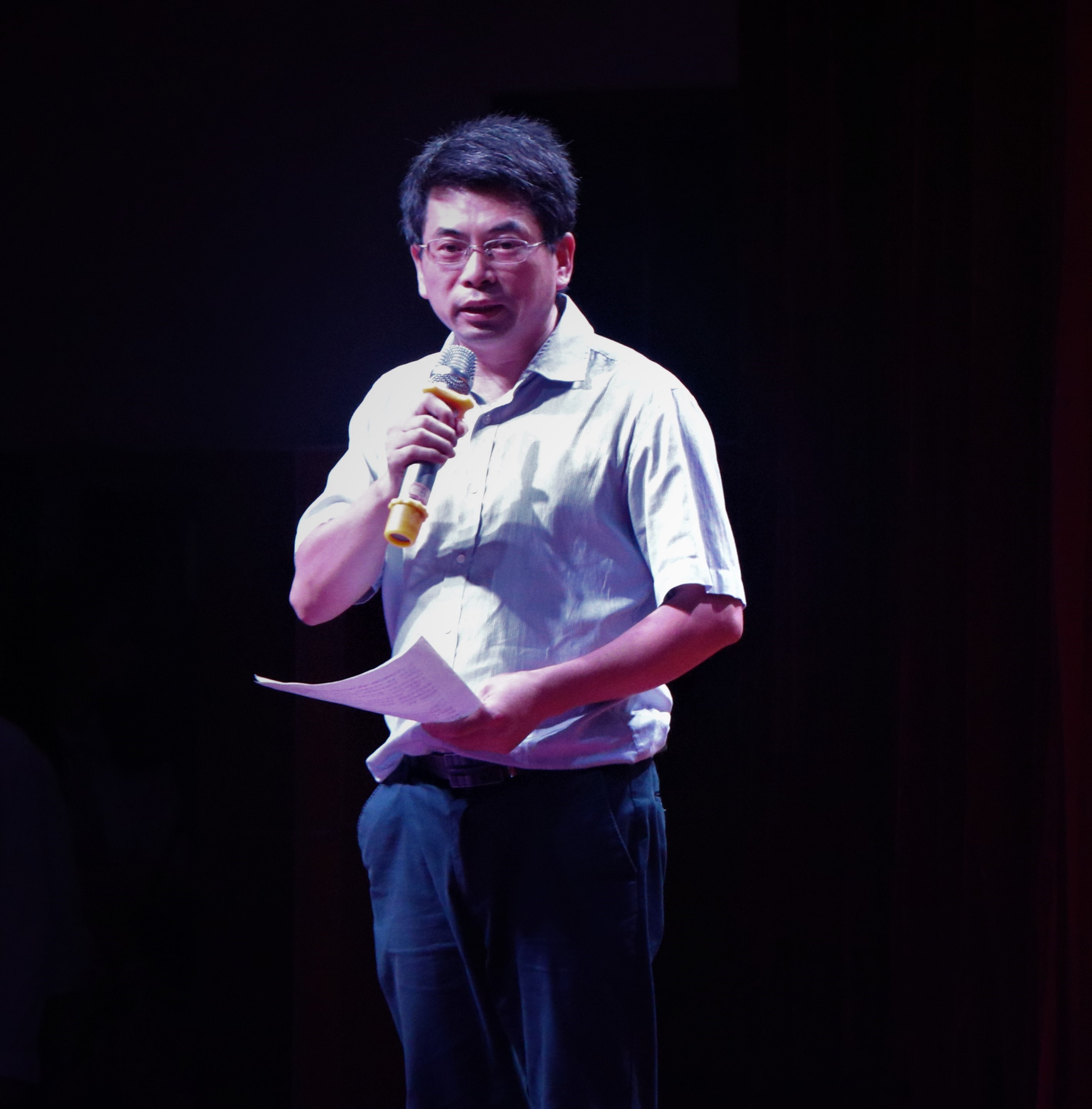 新闻传播与影视学院隆重举行2018级“踏雁逐梦，怦然新动”新生文艺晚会