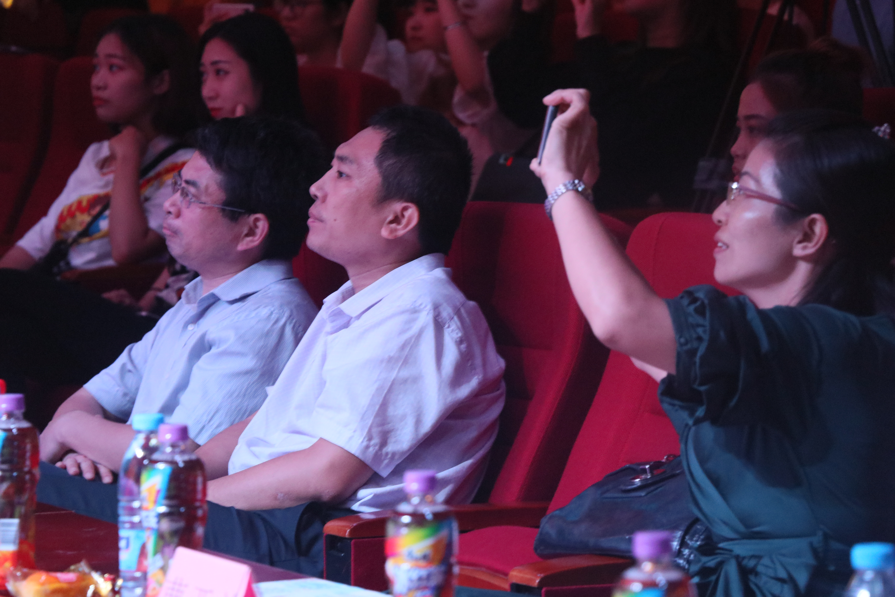 新闻传播与影视学院隆重举行2018级“踏雁逐梦，怦然新动”新生文艺晚会