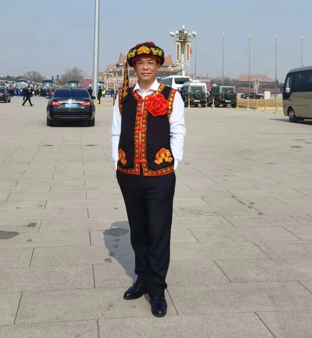 祝贺！海师五名校友获得全国脱贫攻坚先进个人称号！