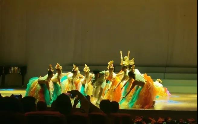 逐梦舞台，舞动人生