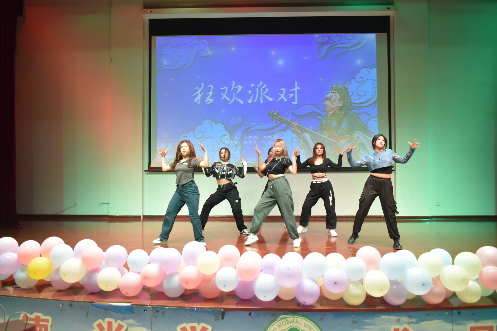 青年之声・教育学院“聚是一教院，散是满天星”毕业晚会