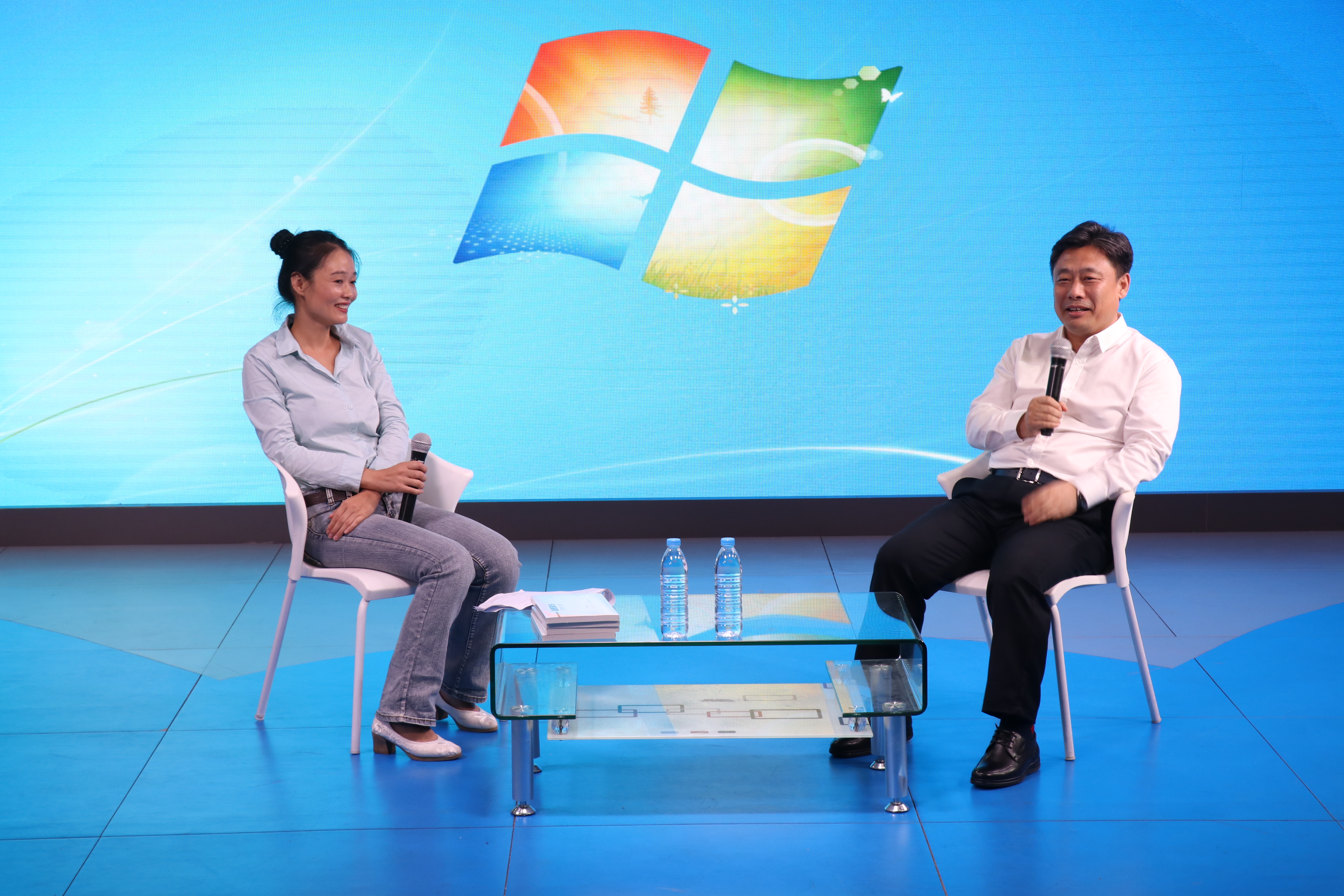 讲海南媒体故事，谈学子新闻理想——记海南师范大学“榕树”讲座之“对话海南媒体人”