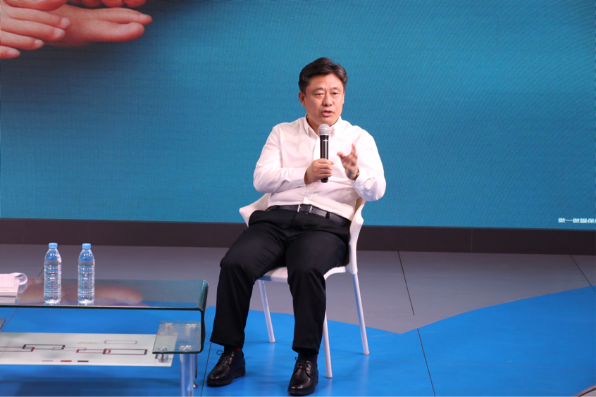 讲海南媒体故事，谈学子新闻理想——记海南师范大学“榕树”讲座之“对话海南媒体人”