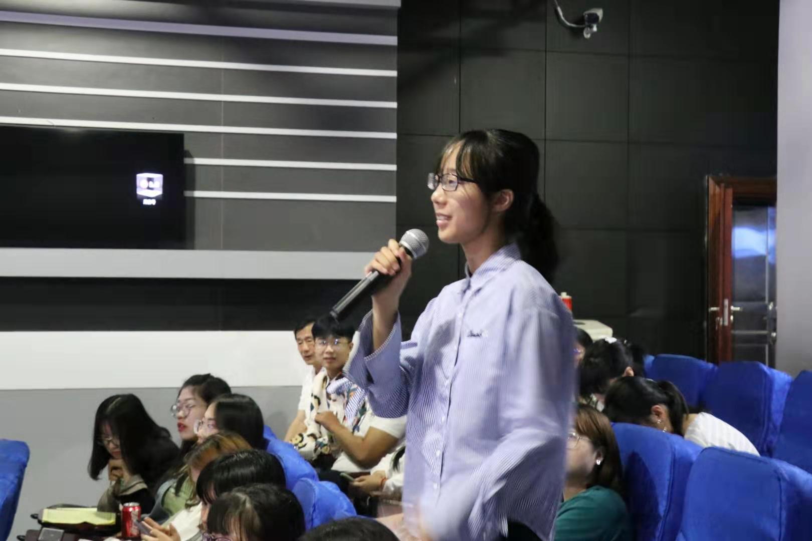 讲海南媒体故事，谈学子新闻理想——记海南师范大学“榕树”讲座之“对话海南媒体人”