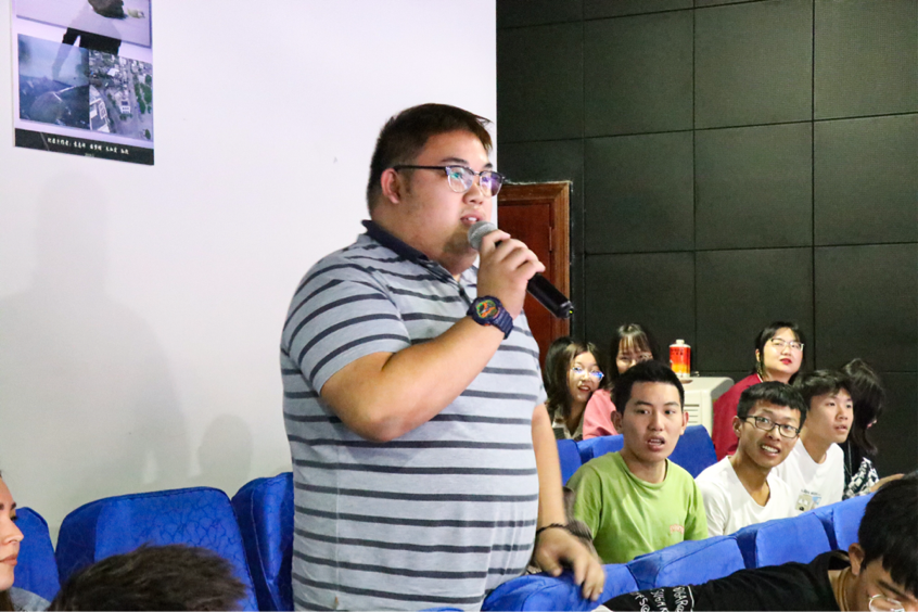 讲海南媒体故事，谈学子新闻理想——记海南师范大学“榕树”讲座之“对话海南媒体人”