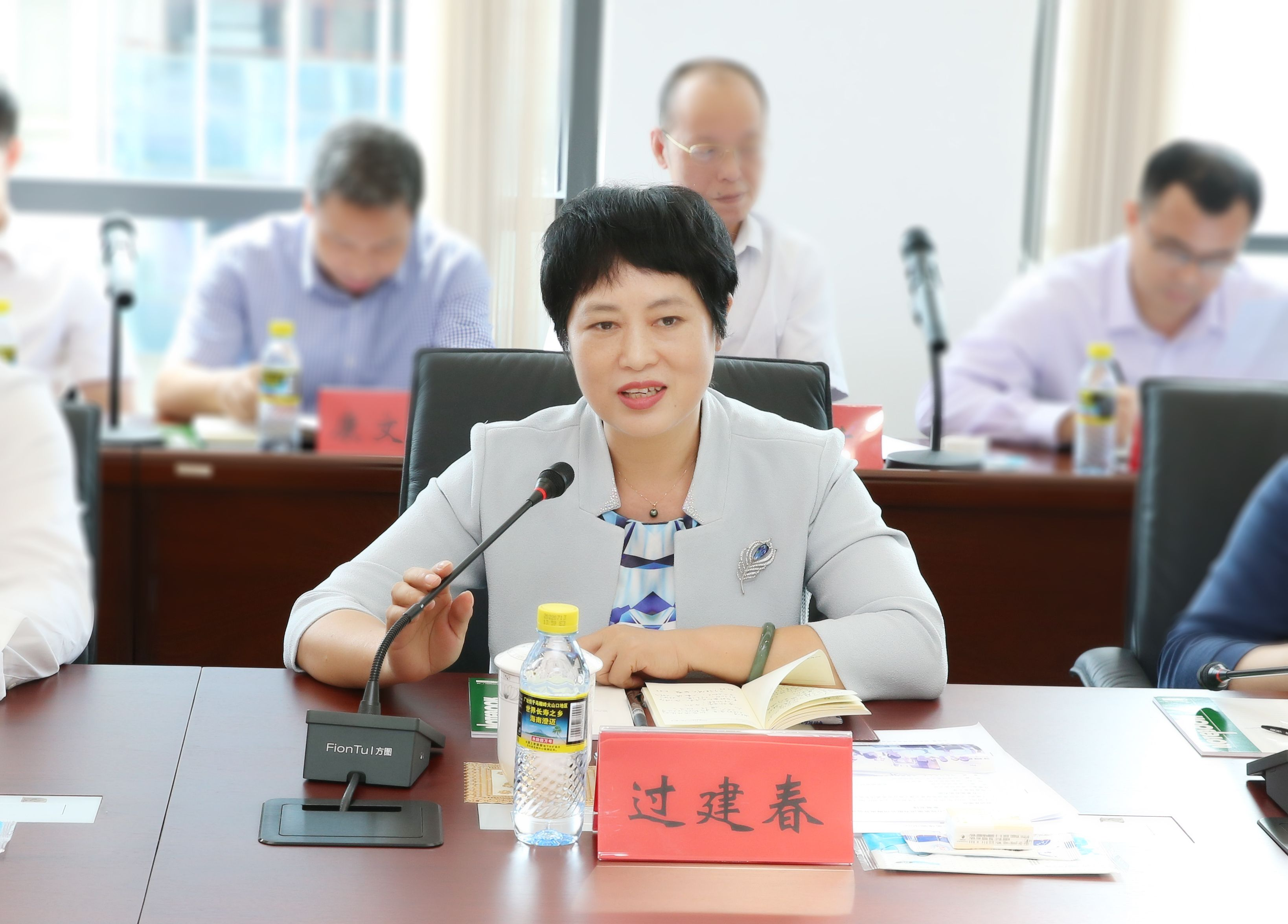 过建春、许玫带队赴中国联通海南智慧大厦调研考察