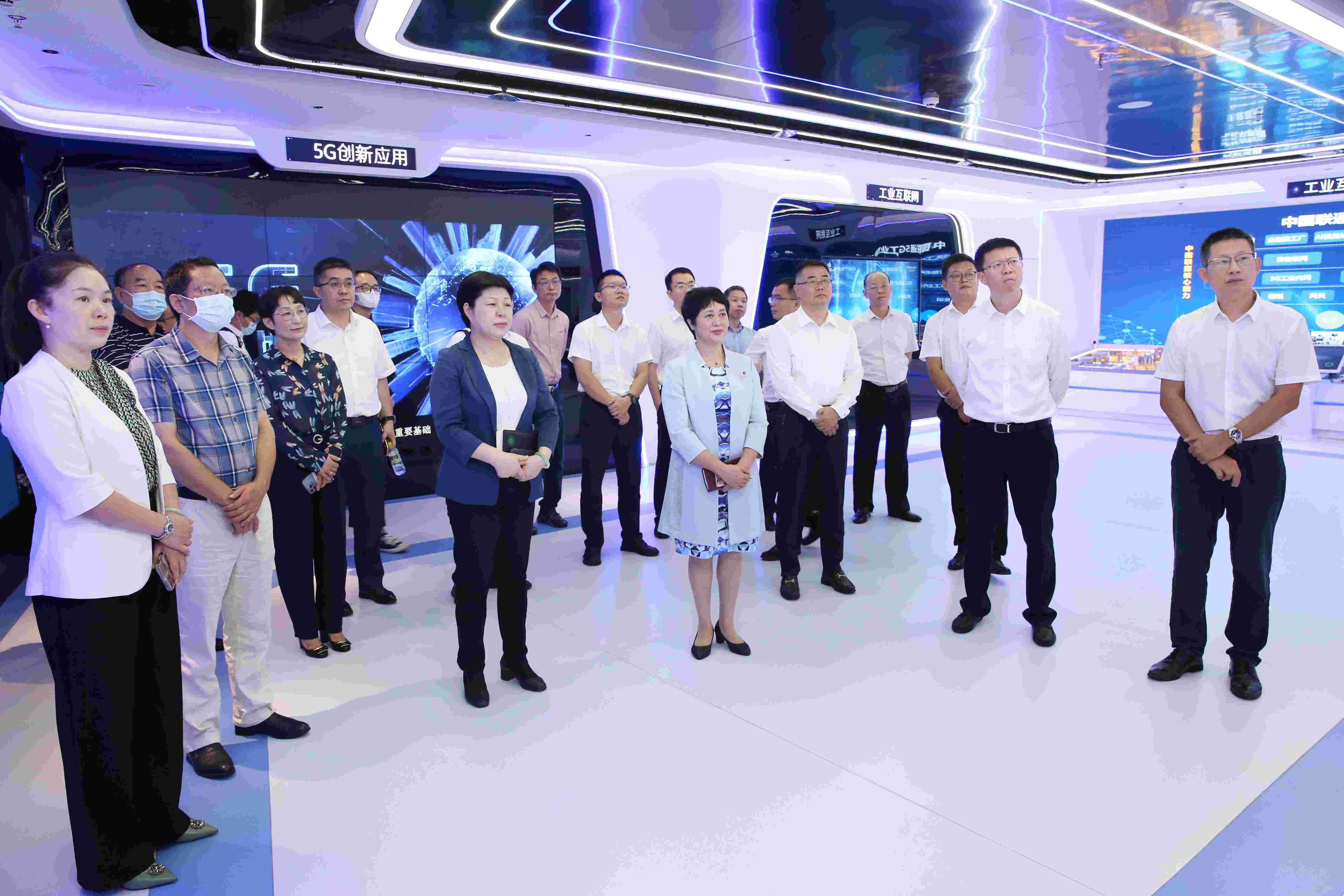 过建春、许玫带队赴中国联通海南智慧大厦调研考察