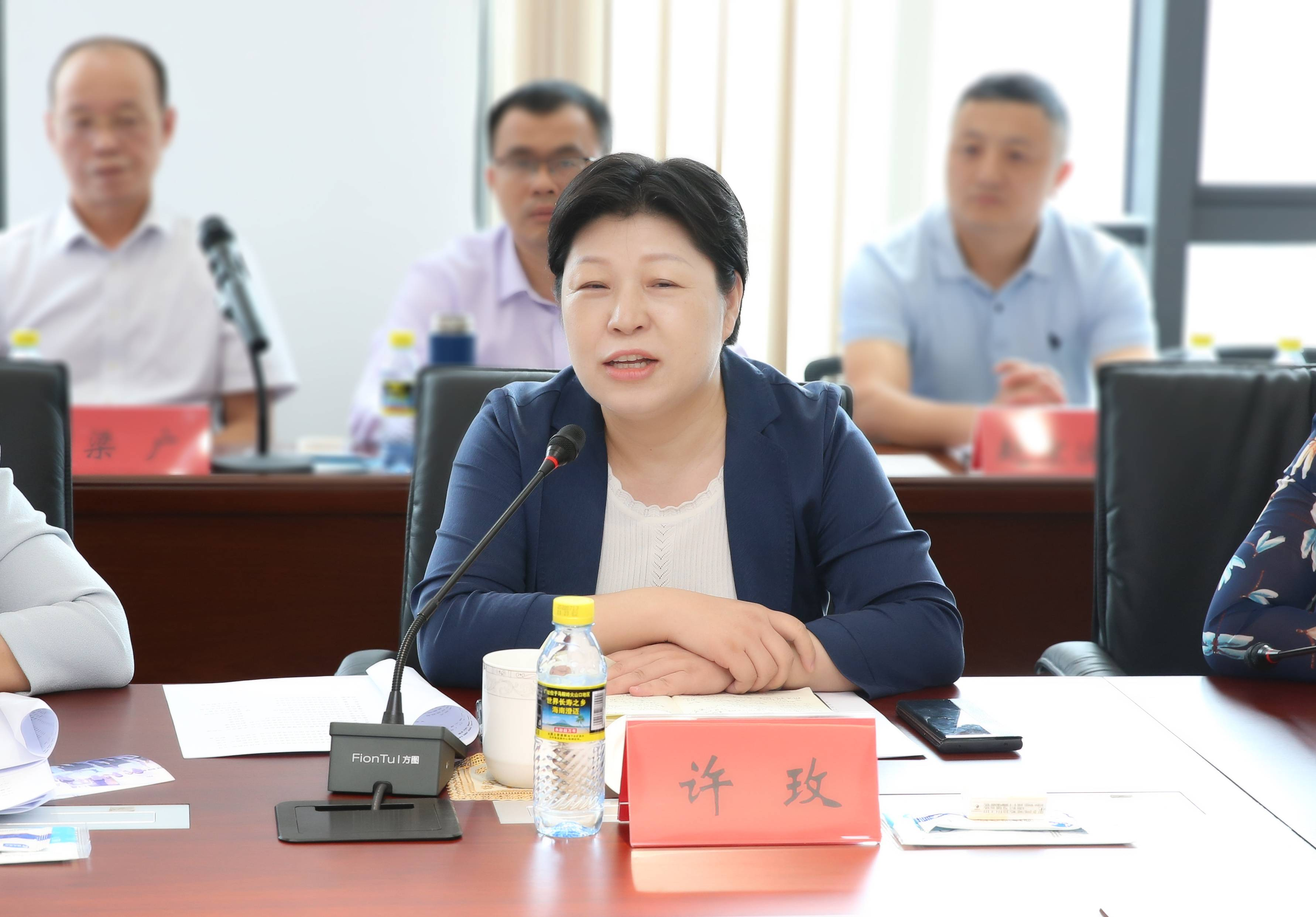 过建春、许玫带队赴中国联通海南智慧大厦调研考察