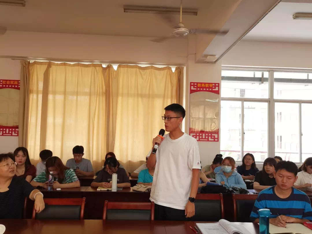 海南大学法学院副院长阎二鹏教授莅临 海南师范大学法学院作考研专题讲座