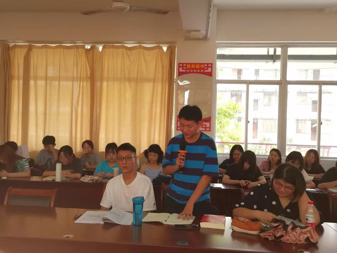 海南大学法学院副院长阎二鹏教授莅临 海南师范大学法学院作考研专题讲座