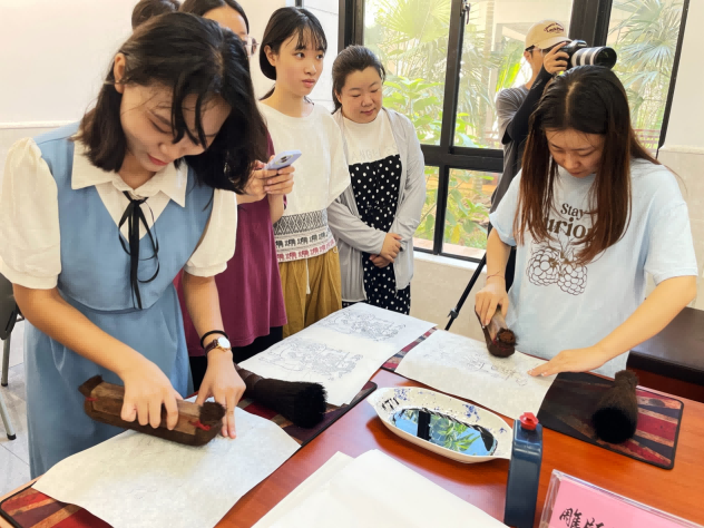 2023年海南省“古籍修复技艺进校园”活动在我校举行