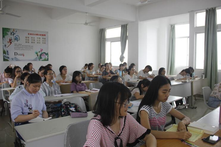 青年之声·文学院系列讲座之“海南语言资源的多样性及其价值、研究和保护”