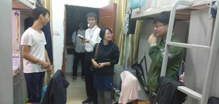 一声问候，满室温馨——记法学院新学期走访宿舍活动成功进行