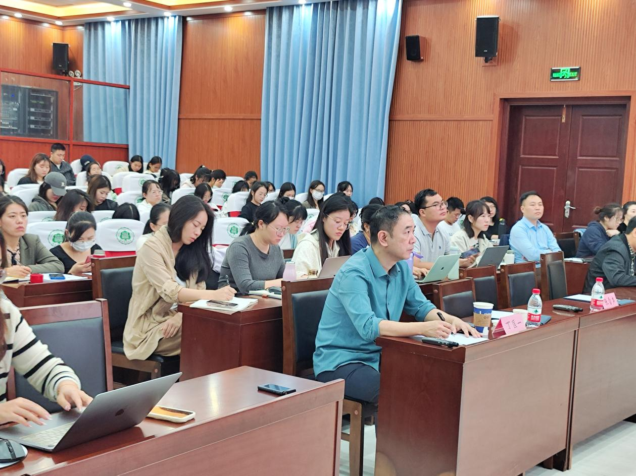 海马论坛第十二期:“马克思主义与中国自主知识体系”学术讲座顺利举办