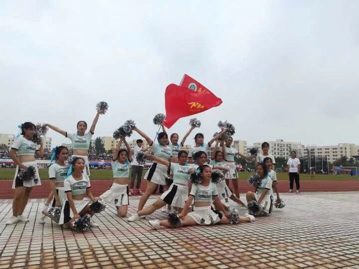 舞动青春 肆意飞扬——记啦啦操比赛圆满成功