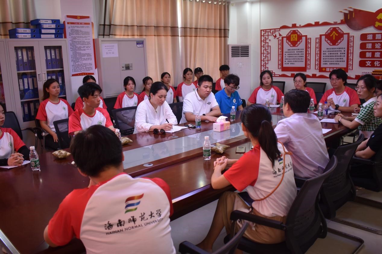 海师教师团队赴旧州中学慰问志愿者们