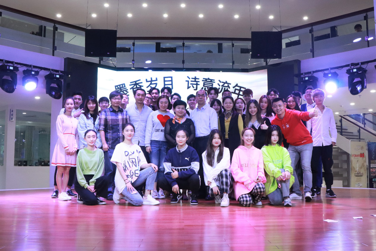 “墨香岁月，诗意流年” 经典诵读走进省图