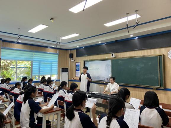 音乐学院师生推进“椰苗美育行动计划”进白沙