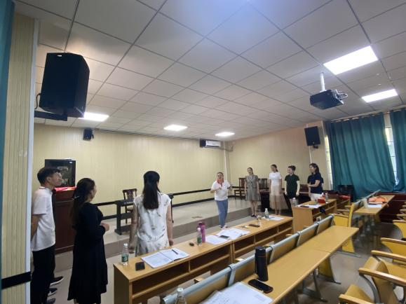 音乐学院师生推进“椰苗美育行动计划”进白沙