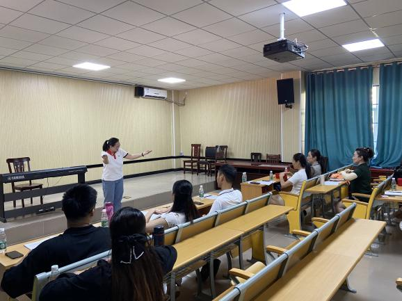 音乐学院师生推进“椰苗美育行动计划”进白沙