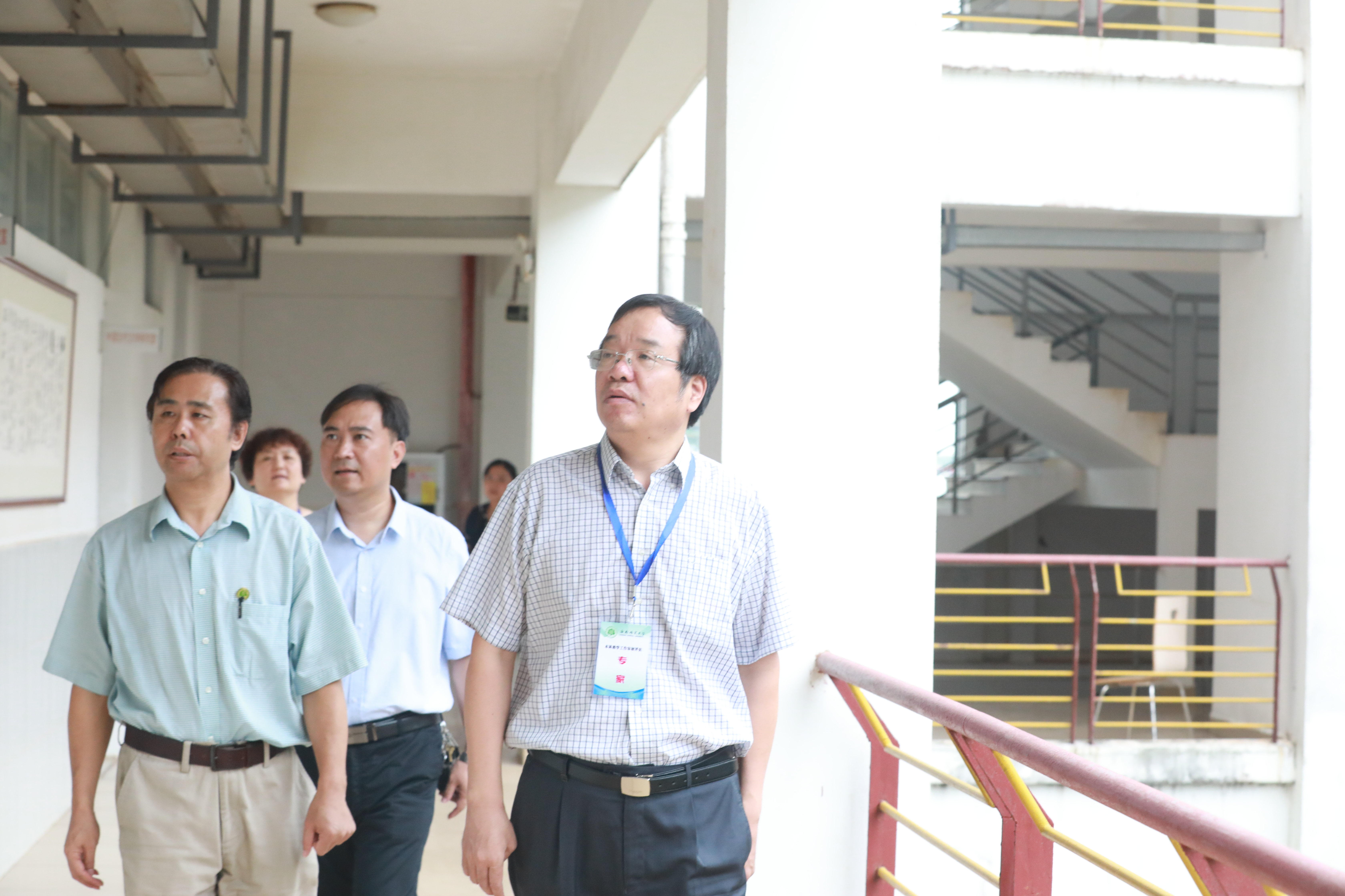 本科教学工作审核预评估专家党怀兴教授等莅临我院指导工作