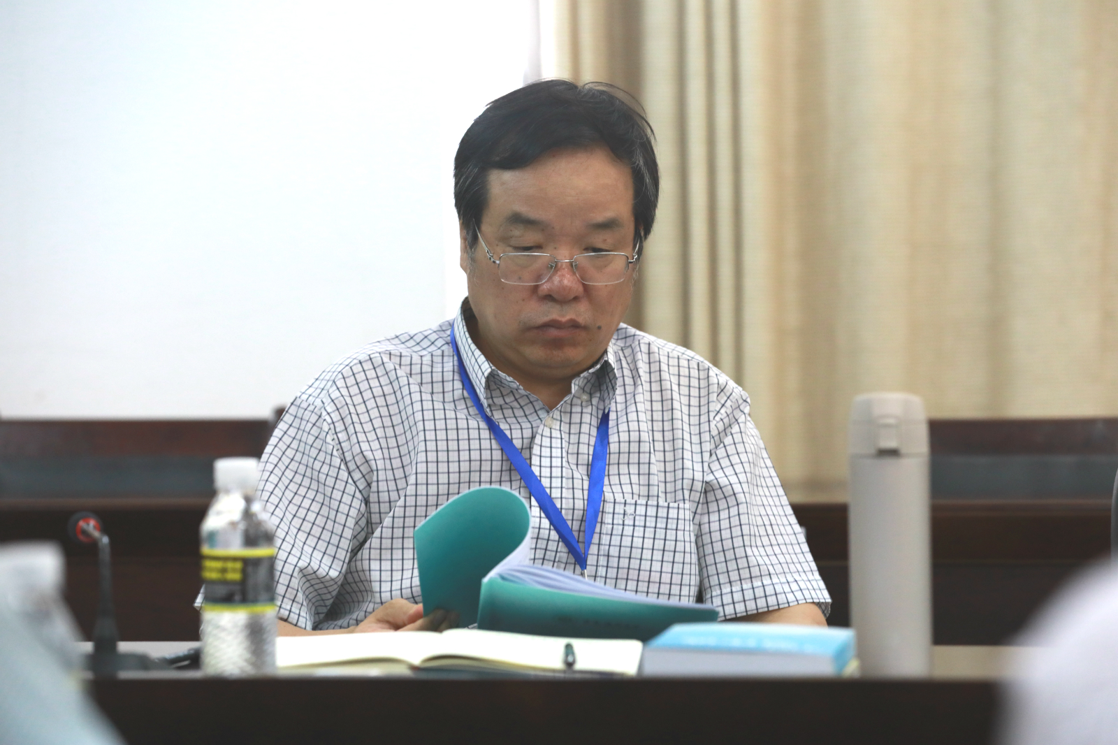 本科教学工作审核预评估专家党怀兴教授等莅临我院指导工作