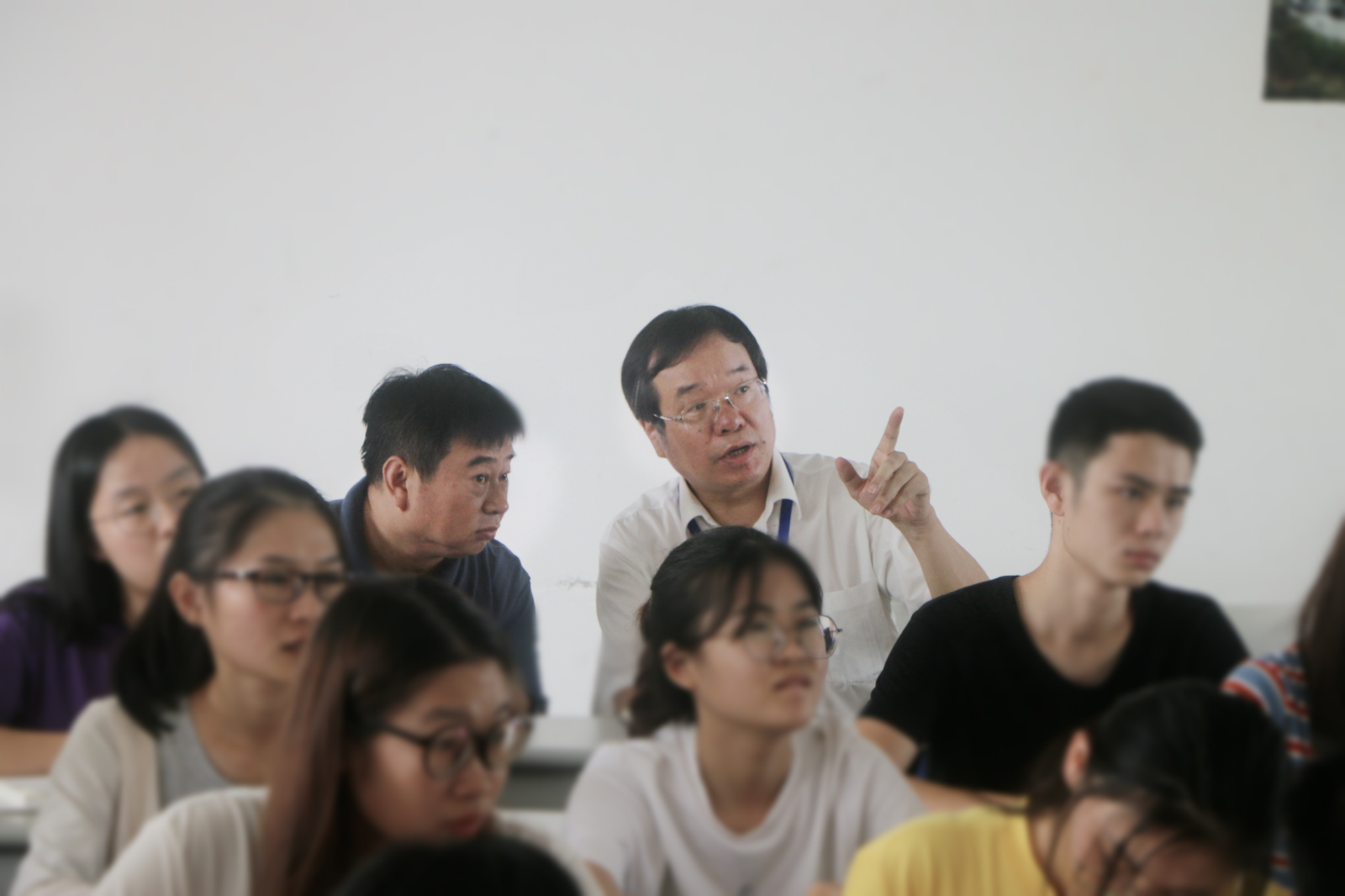 本科教学工作审核预评估专家党怀兴教授等莅临我院指导工作