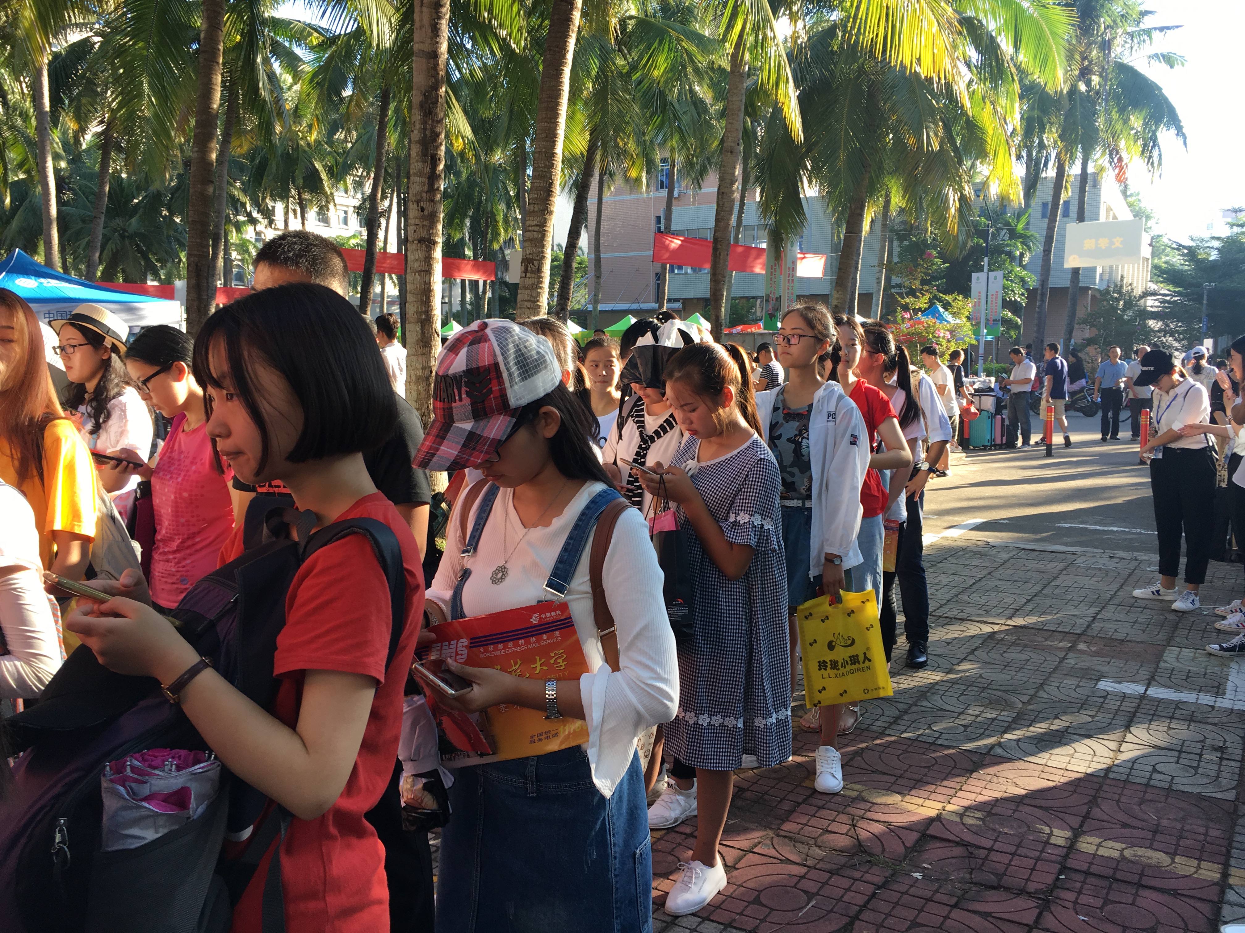 全员聚力迎新生，椰岛海风送清凉 ——记龙昆南校区及桂林洋校区迎2017级新生系列工作