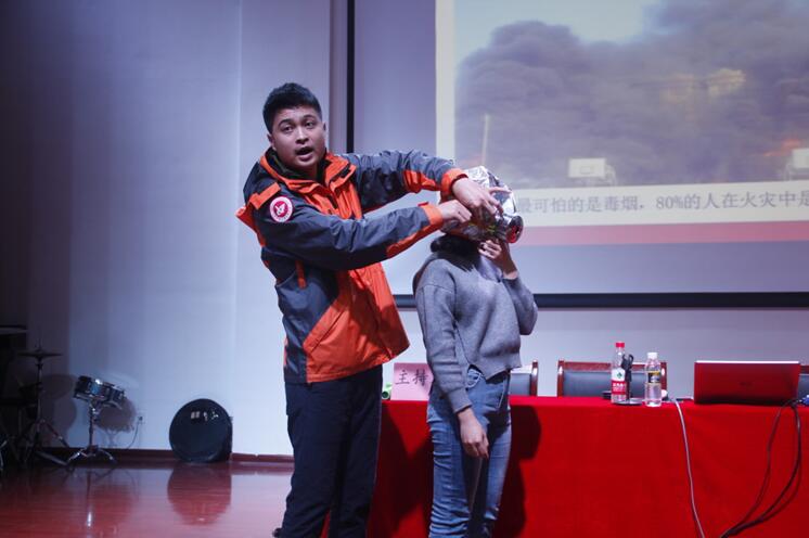 珍惜生命,预防火灾——记青年之声·文学院消防公益安全知识讲座