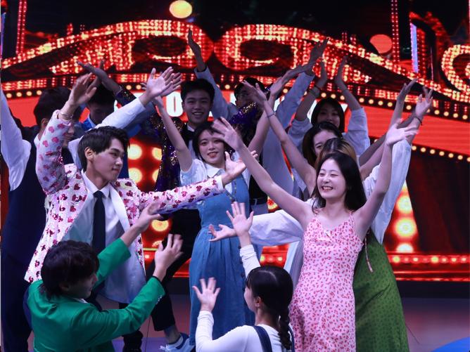 新闻传播与影视学院表演专业举办“学百年党史,做时代新人”迎新晚会