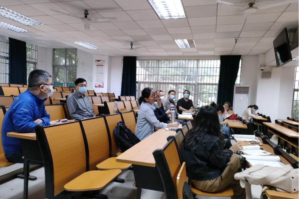 物理与电子工程学院开展“课程思政”示范观摩听课活动