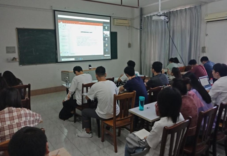 华东师范大学王东教授在我院召开云演讲