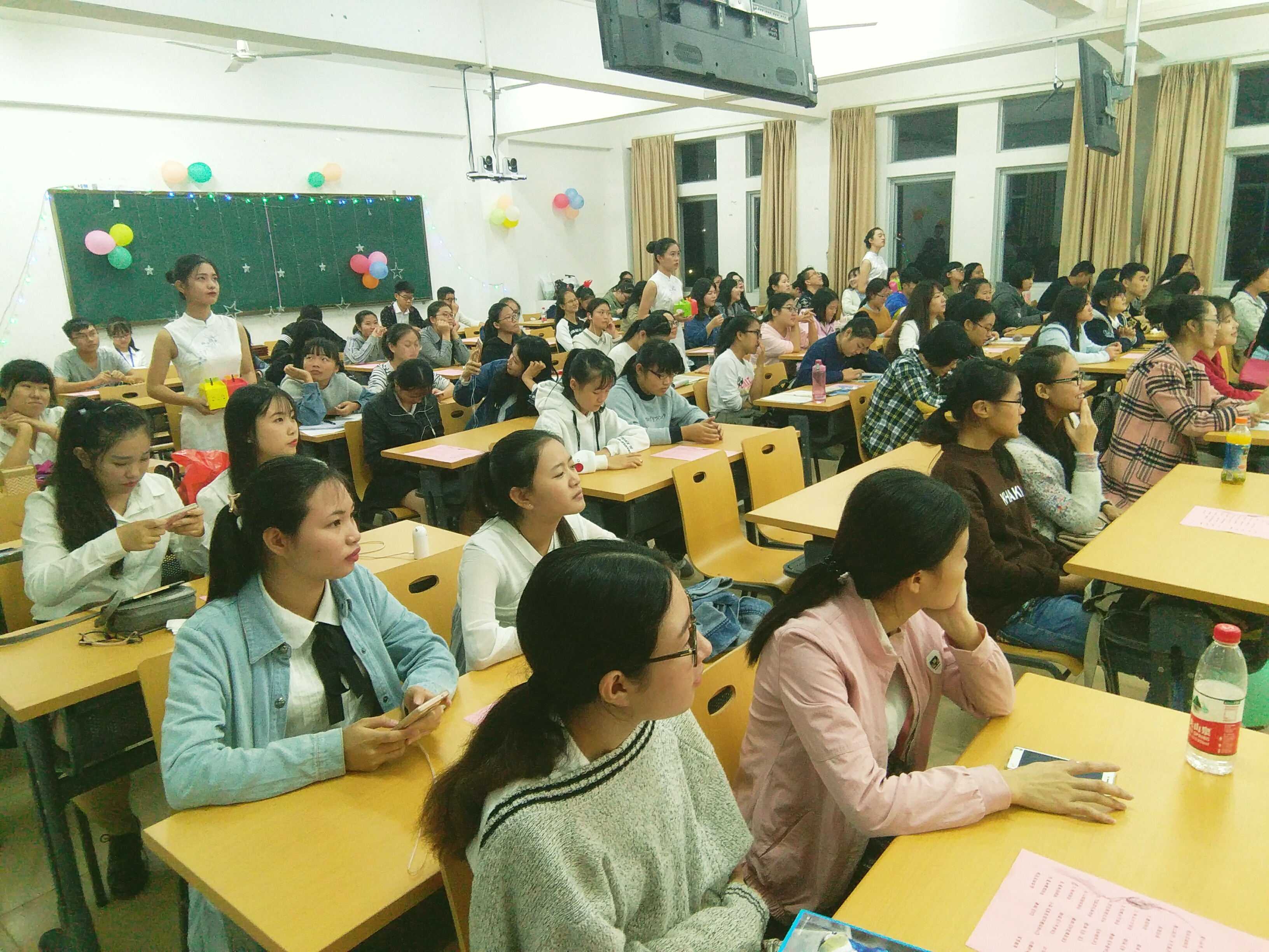 风采社团汇,青春活力行 ——记文学院2016-2017学年度社团表彰大会