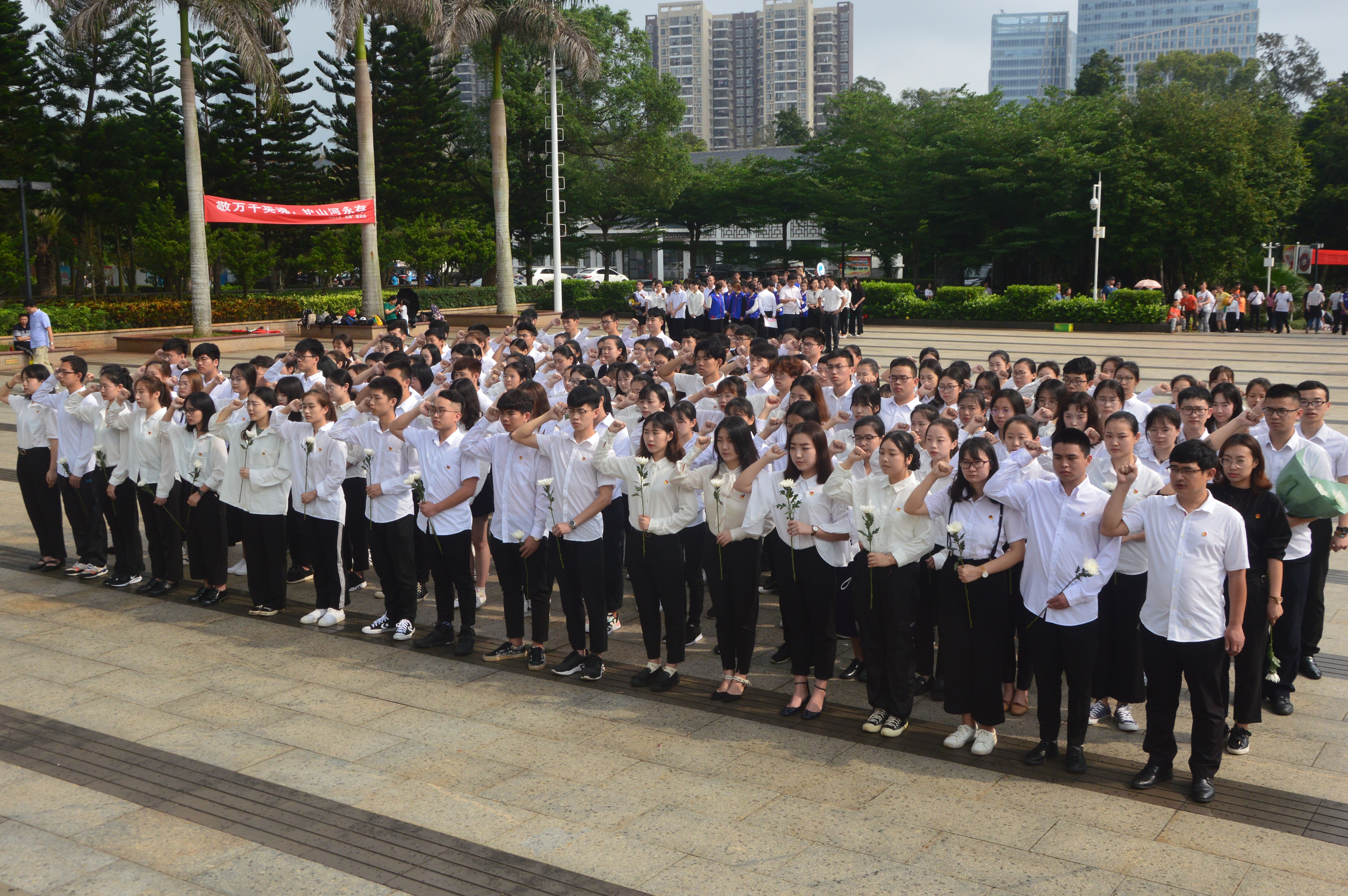 教育与心理学院举行清明缅怀先烈活动