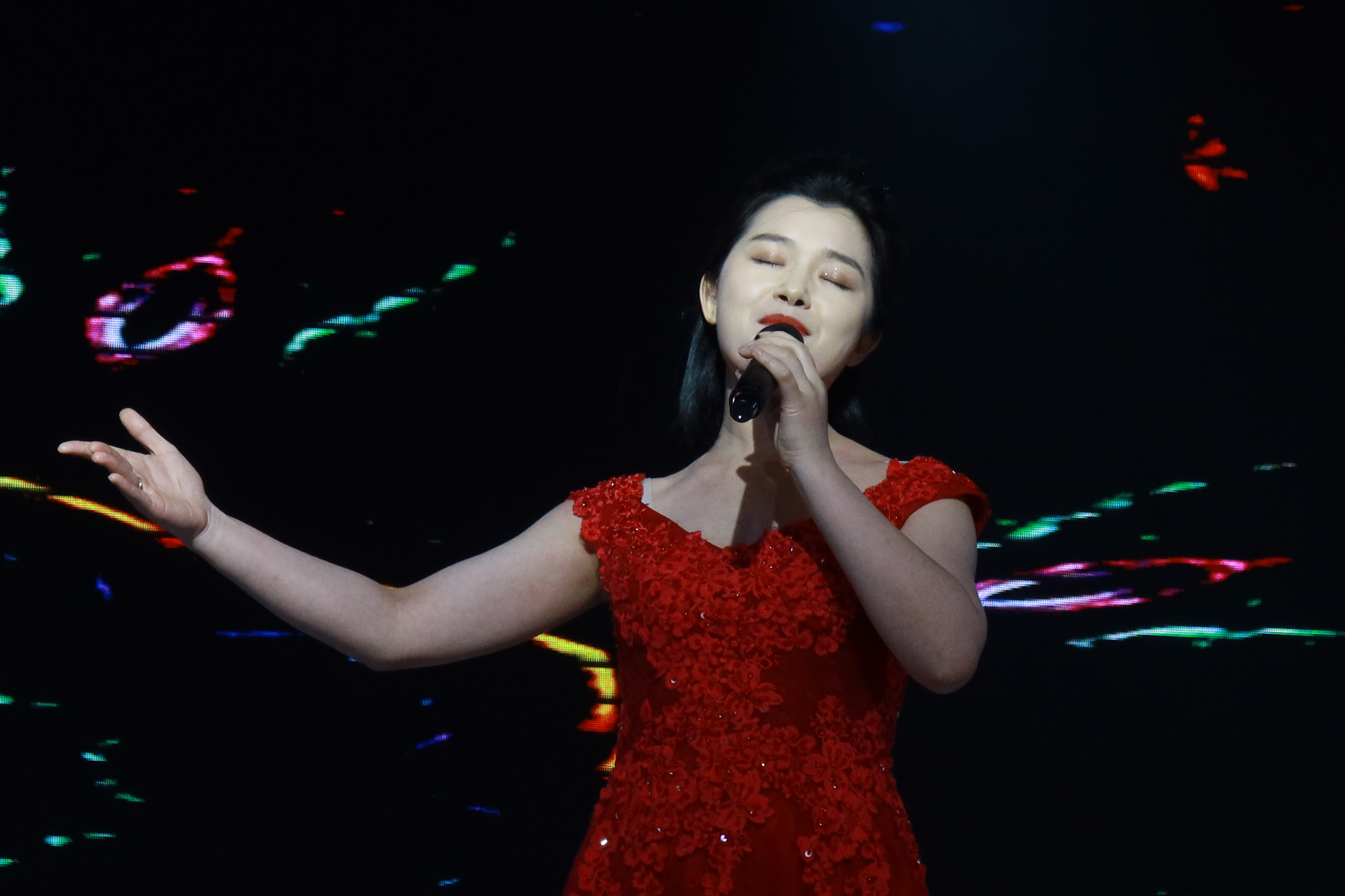 我院师生赴陵水本号镇举办惠民演出暨第三届艺术节开幕式