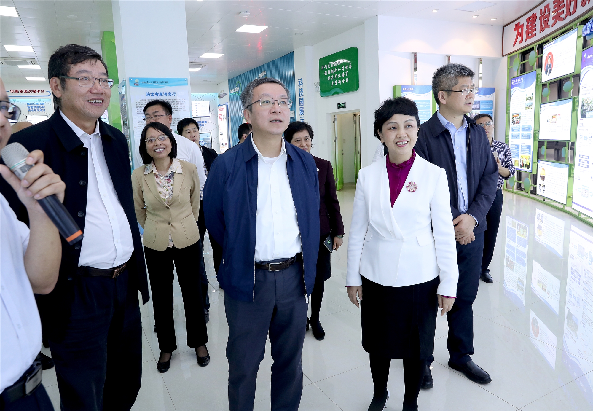 教育部教师工作司司长任友群来我校调研