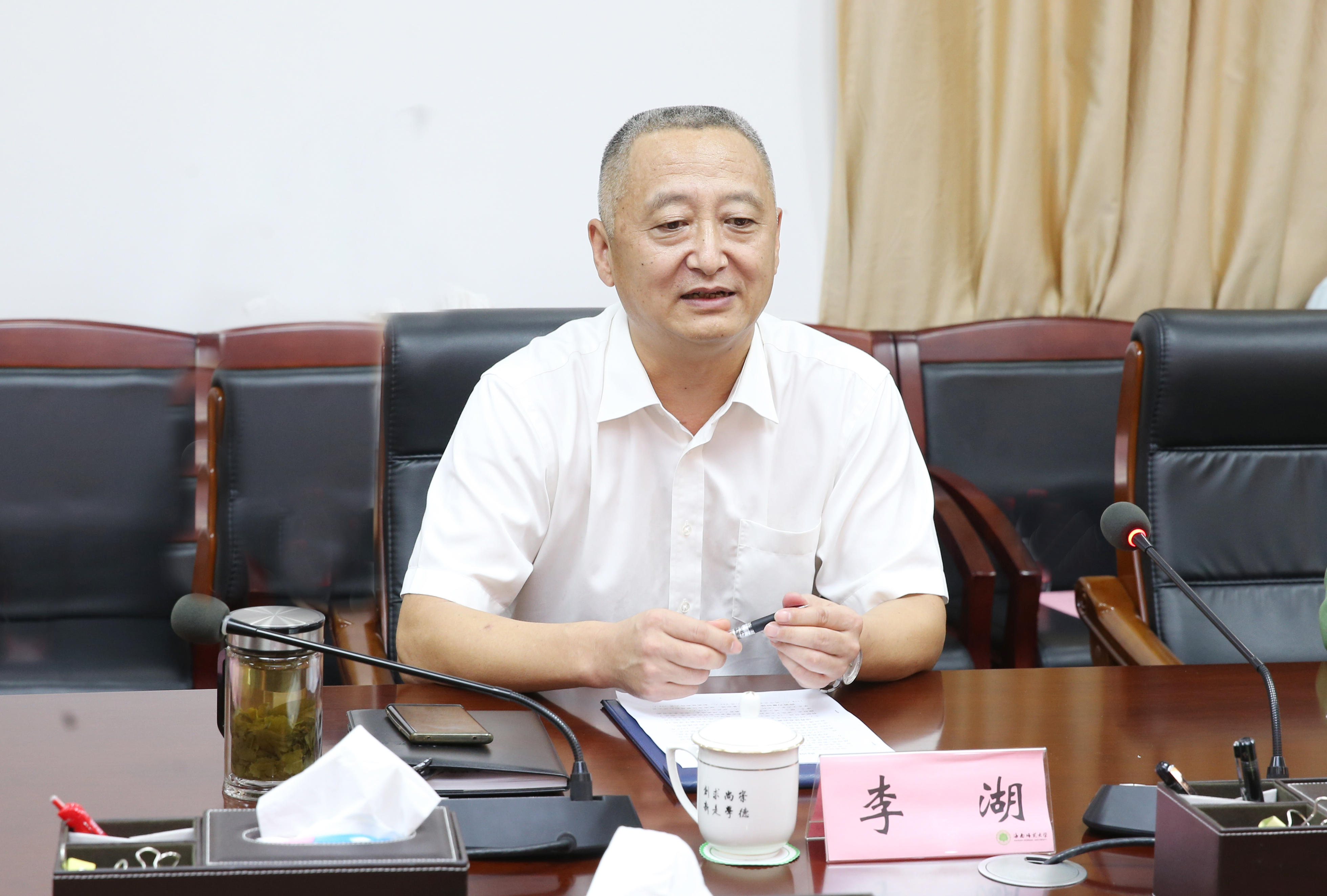 琼台师范学院领导班子来我校洽谈两校合作