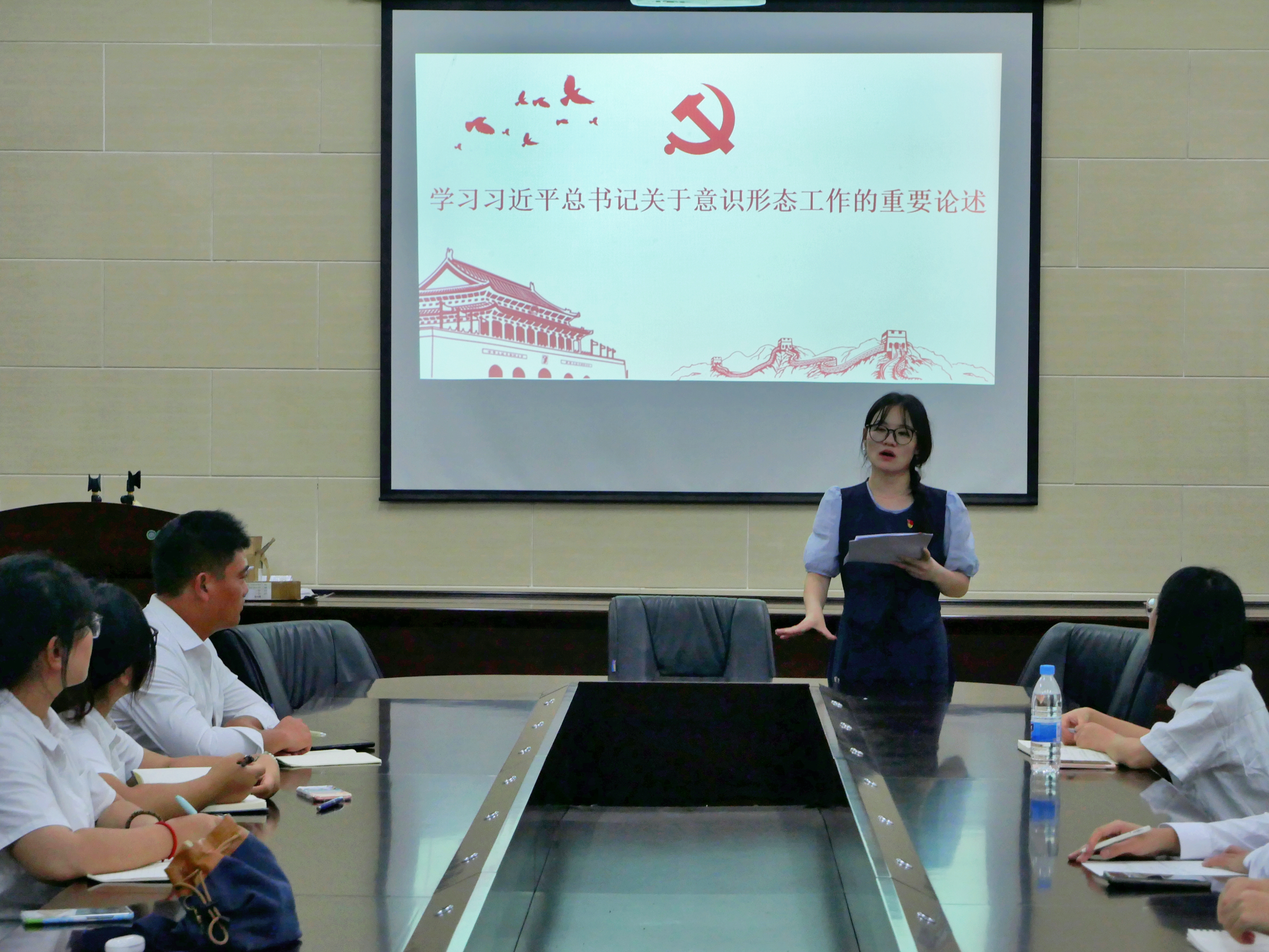 凝心聚力,共筑中国式现代化新篇章——文学院本科生第一党支部召开政治理论学习会议