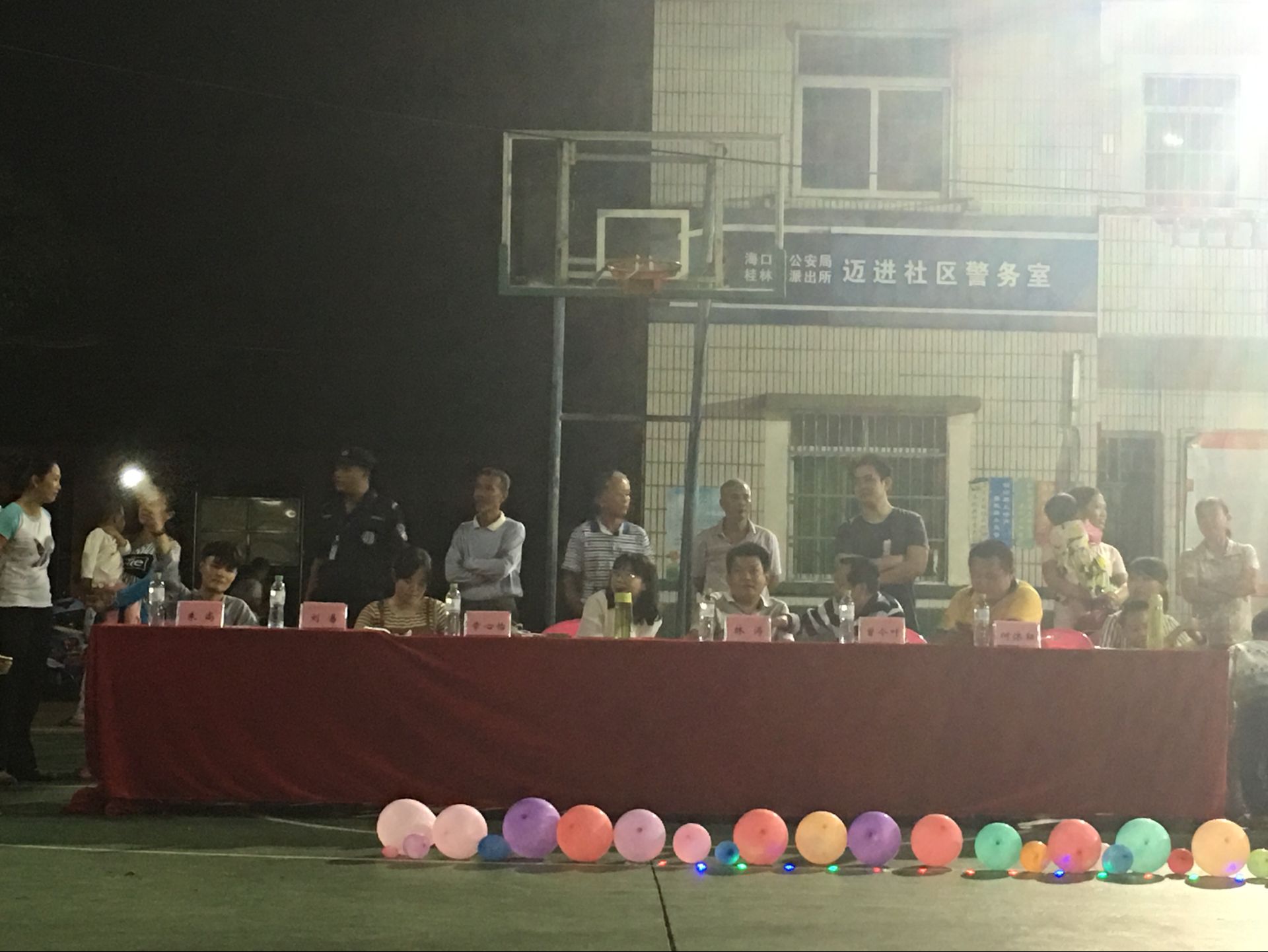 幼语童光,暮言夕阳——记文学院青年志愿者协会迈进社区文艺义演