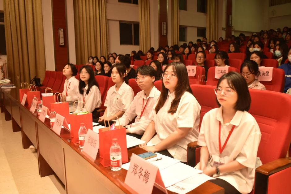青年之声 教育学院学习二十大、永远跟党走、奋进新征程主题团日活动