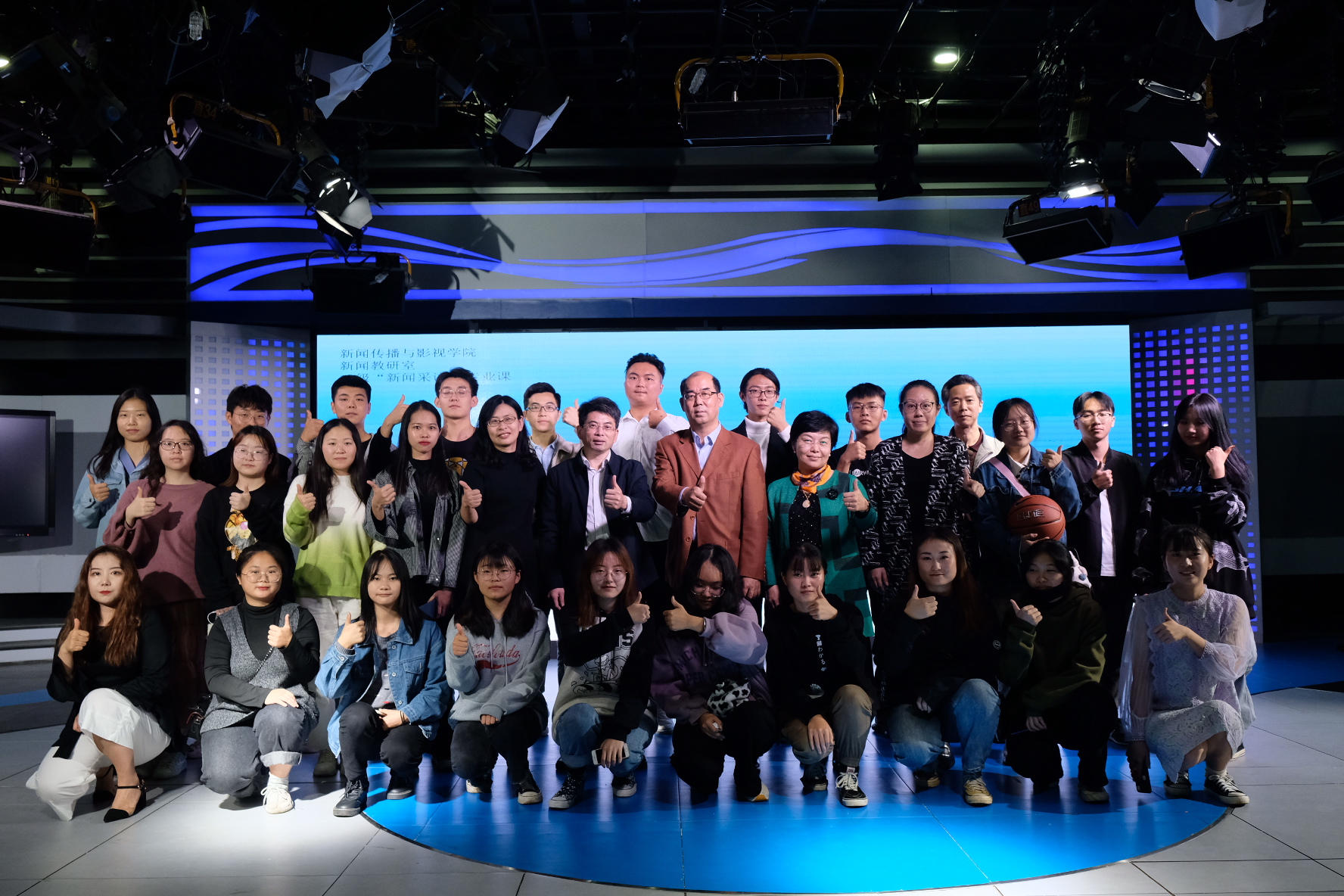 新闻传播与影视学院新闻技能之“采访实战“展示活动成功举行