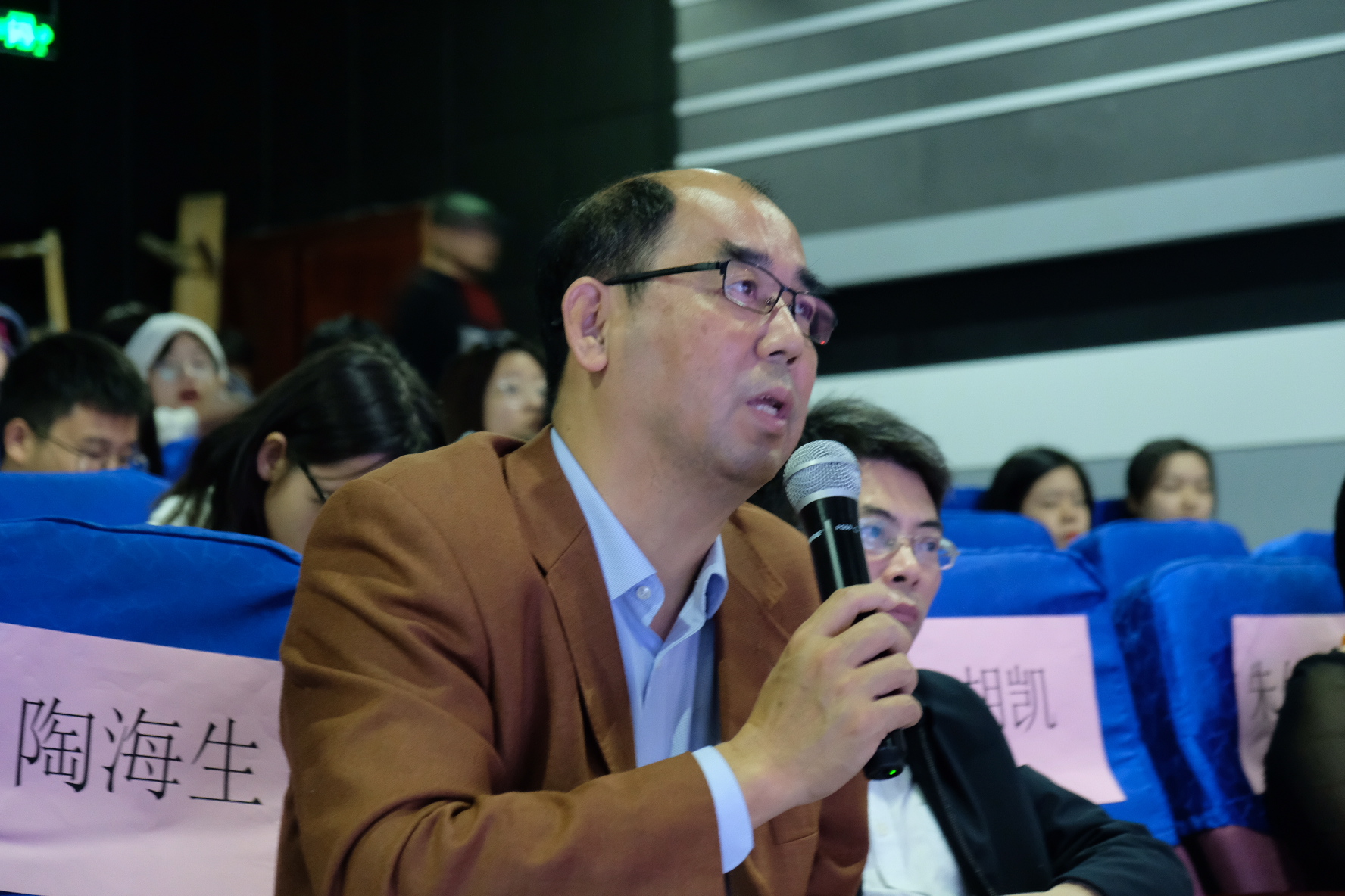 新闻传播与影视学院新闻技能之“采访实战“展示活动成功举行