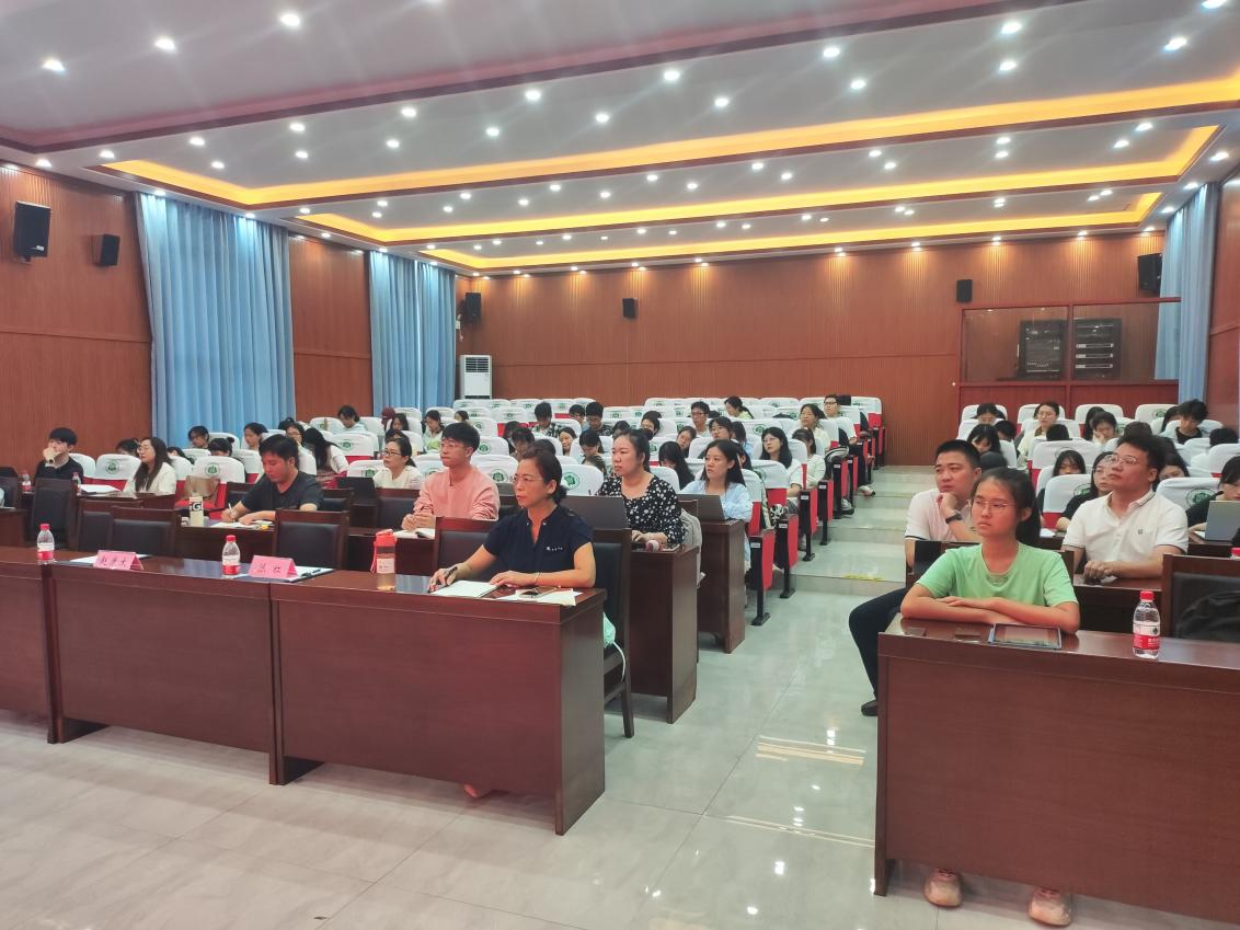 海马论坛第十五期:“关于琼崖革命的若干问题研究” 学术讲座顺利举办