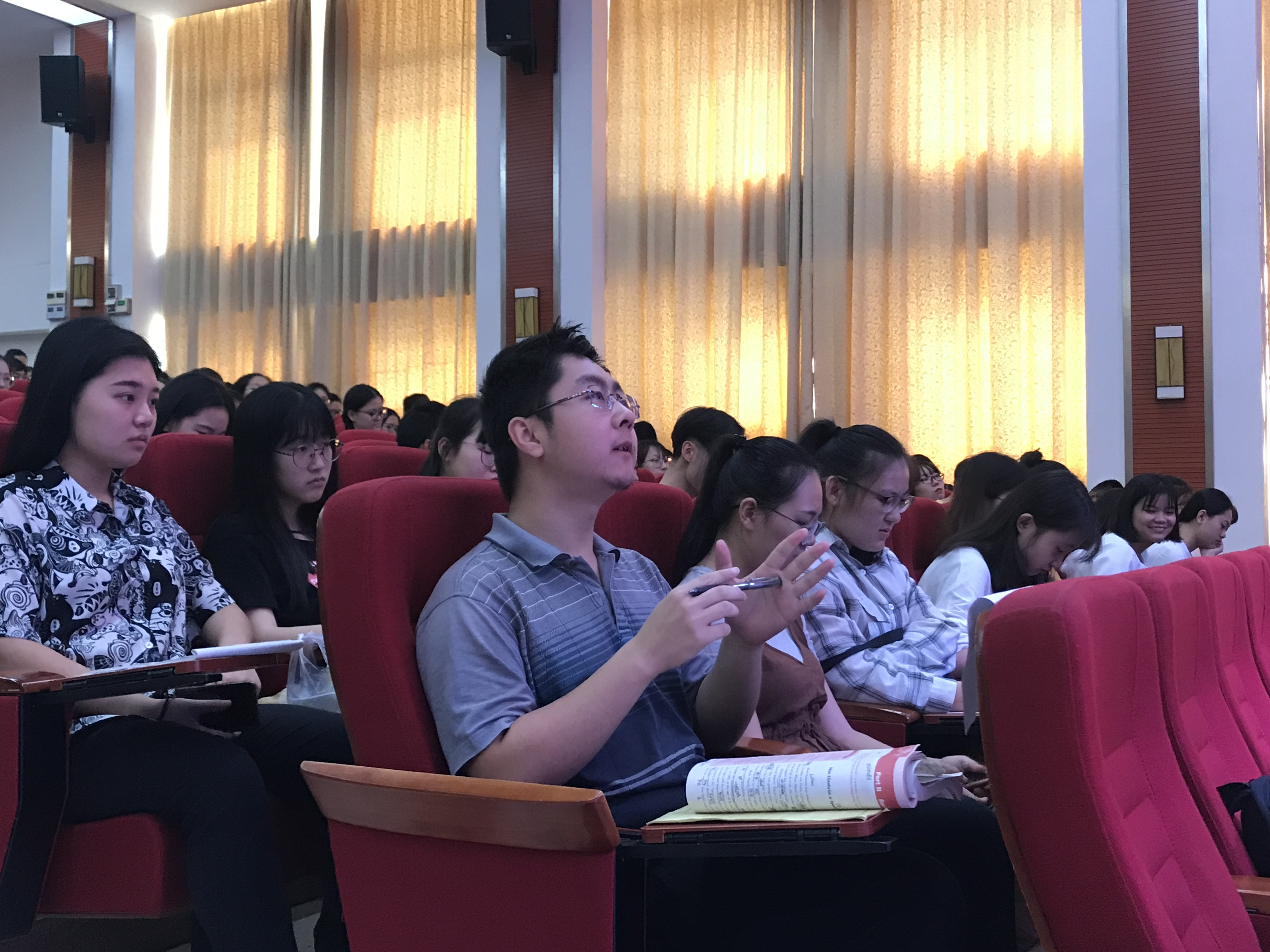 青年之声·记文学院创新创业实践周系列讲座之创业经验分享会