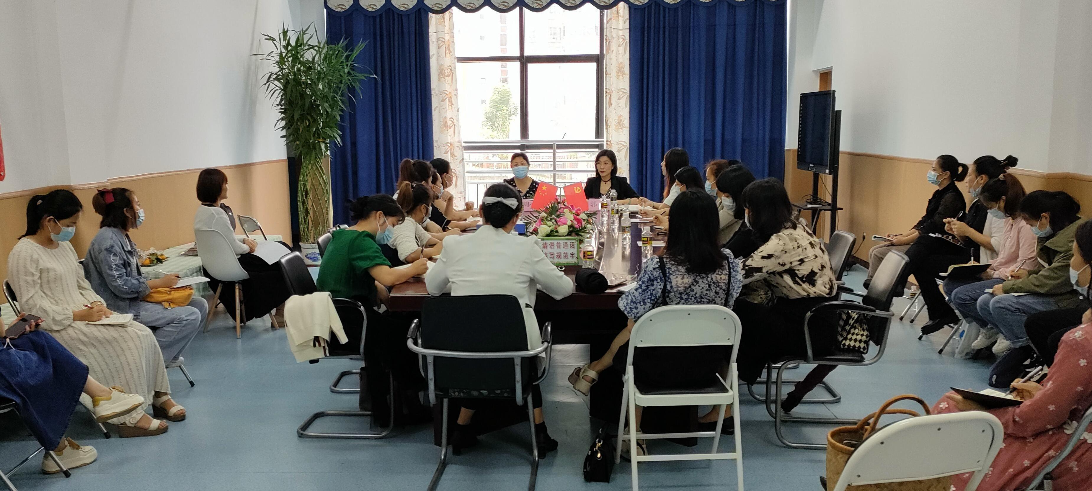 海南师范大学第九期学前教育帮扶项目专家组深入琼中县幼儿园指导