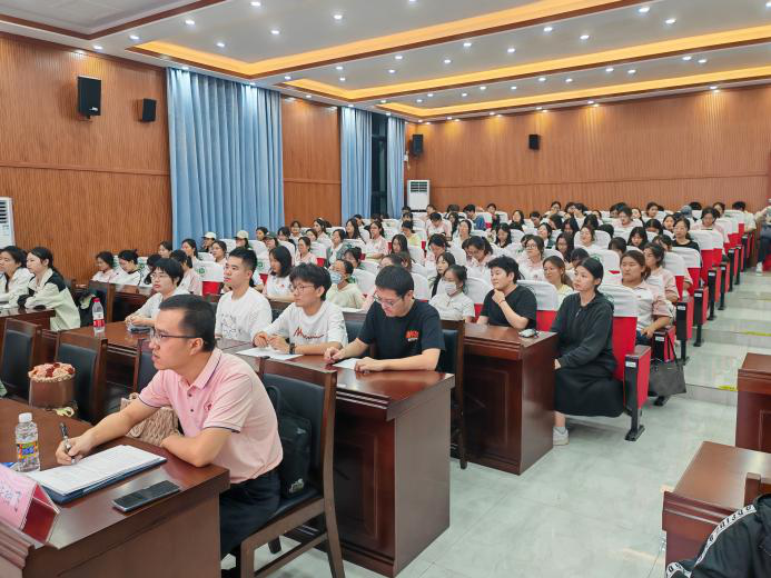 海马论坛第二十八期:马克思主义学院举办“核心素养导向下中学政治课堂的建构”讲座